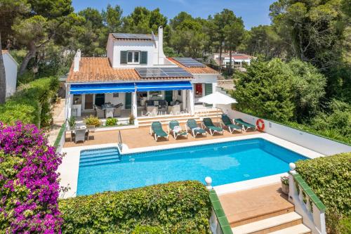 Πισίνα στο ή κοντά στο Villa ROSAMOND