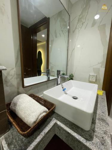 Koupelna v ubytování Penta Square DHA Sapphire Studio Apartment