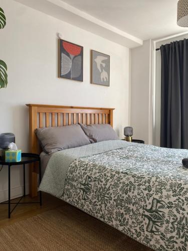 En eller flere senge i et værelse på One bedroom flat close to the Tower Bridge