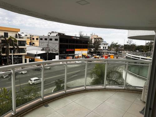a balcony with a view of a city street at Maravilhoso flat 2 in Rio de Janeiro