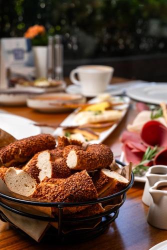 Еда / где поесть недалеко от отеля