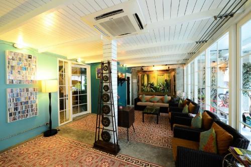 Ruang duduk di Baan PhuAnda Phuket