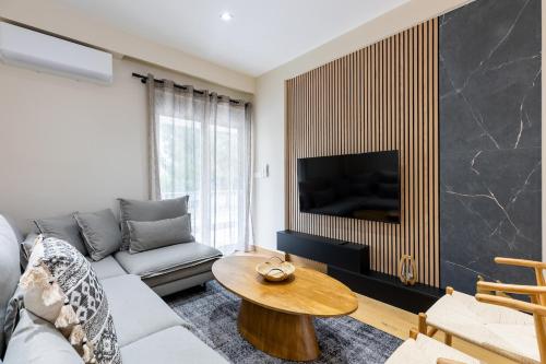 The Sea Breeze, Glyfada