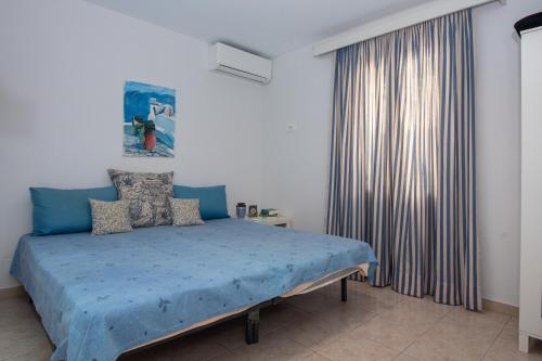 Postel nebo postele na pokoji v ubytování Vossos Cottage House - Visit all Zakynthos from one place