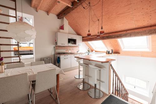 a kitchen and dining room with a table and chairs at Mille Fleur Apartments in Voeren