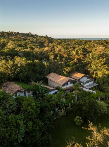 an aerial view of a house in a forest at Hotel Boutique Bahia Bonita in Trancoso