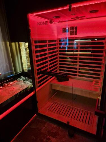a red light in a room with a machine at Apartament Przy Murach in Toruń