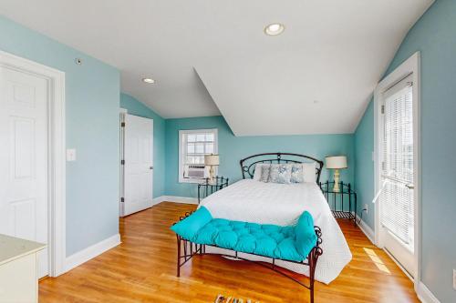 Ένα ή περισσότερα κρεβάτια σε δωμάτιο στο Edgewater Acres --- 39157 Garfield Ave