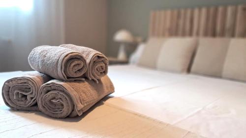 a pile of towels sitting on top of a bed at PROBER_LES BONS in Encamp