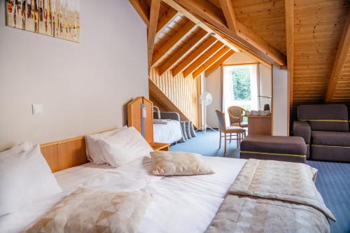 a bedroom with a large bed in a room at Hotel Bessunger Forst in Roßdorf