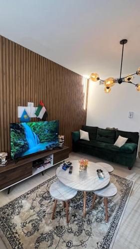TV in/ali zabaviščno središče v nastanitvi Expedite Homes