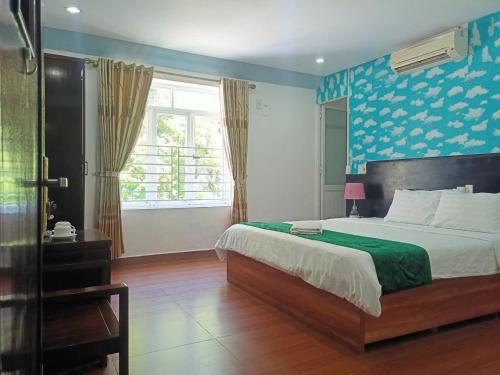 Una cama o camas en una habitación de catba island hotel