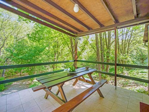 a table and a bench on a screened in porch at Seneric Chalet, Trois-Ponts in Trois-Ponts