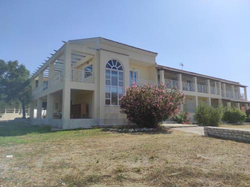 Το κτήριο όπου στεγάζεται  το διαμέρισμα