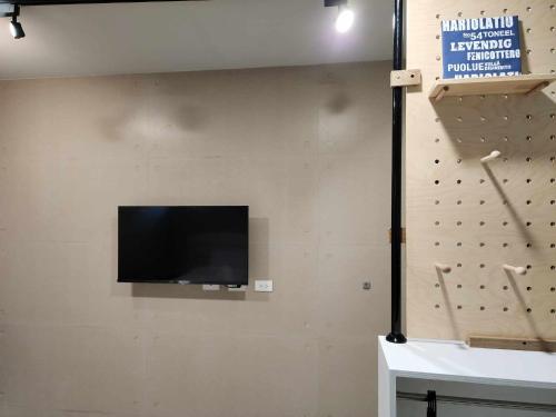 a wall with a flat screen tv on a wall at In68 House in Ch'ih-k'an-lou