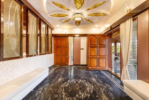Postel nebo postele na pokoji v ubytování Tranquil Arcadia by StayJadePool6BHKLuxurious