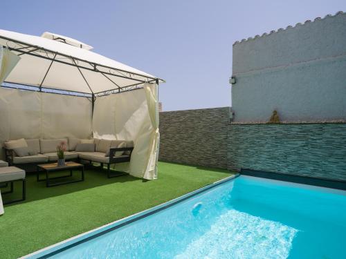 Adosado en Telde con piscina y vistas al mar
