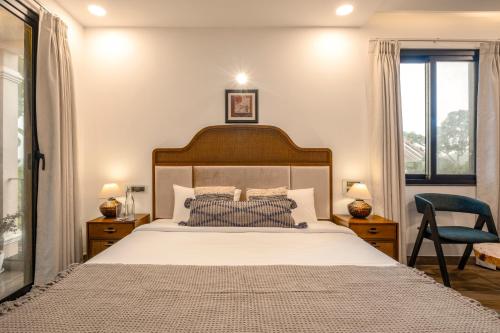 Ένα ή περισσότερα κρεβάτια σε δωμάτιο στο SaffronStays Fira