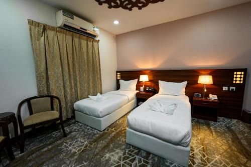 Postel nebo postele na pokoji v ubytování Rizq Palace Hotel فندق قصر رزق