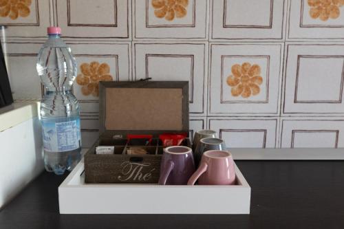 a box with a bottle of water and some cups at I Pesci De Boschi in Borgo Priolo