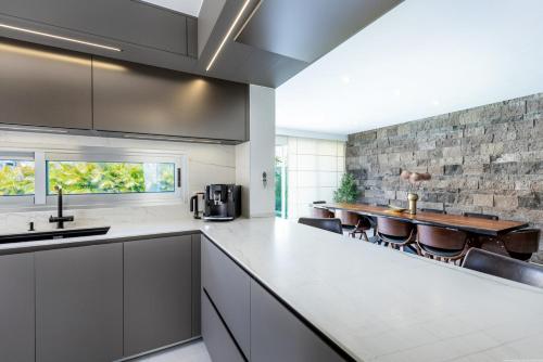 Luxury Villa Del Duque Renovated