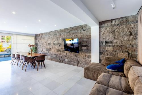 Luxury Villa Del Duque Renovated