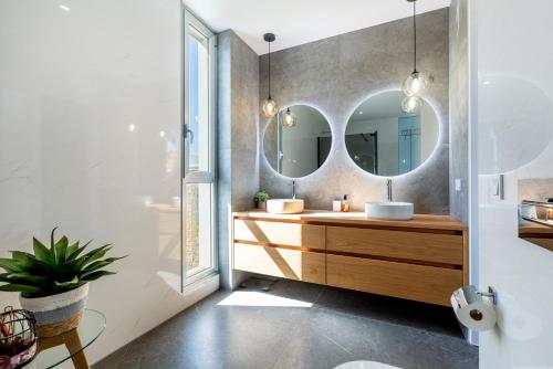 Luxury Villa Del Duque Renovated