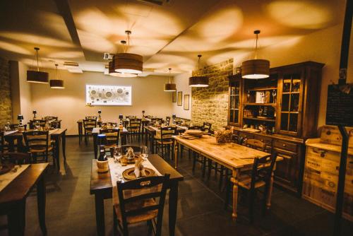 a restaurant with tables and chairs in a room at Locanda Vecchio Caseificio in Toano