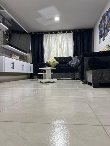 a living room with a couch and a table at Arboleda Real Hospedaje in Armenia