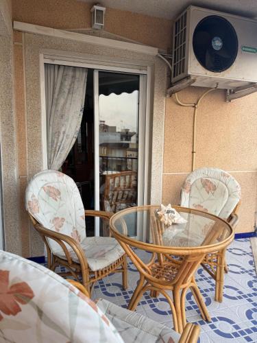Naufragos Apartment 1st Line Torrevieja Beach