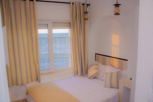 Katil atau katil-katil dalam bilik di Hôtel Al Jazira Mahdia
