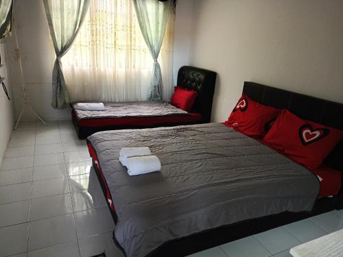 Postel nebo postele na pokoji v ubytování Ubudiyah dbangsal room stay