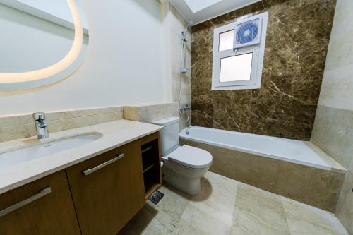 Koupelna v ubytování Mivida Apartments New Cairo By O Residence Families Only