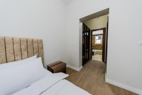 Postel nebo postele na pokoji v ubytování Mivida Apartments New Cairo By O Residence Families Only