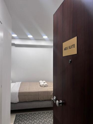 Aris Monastiraki Suite by Zeussuites