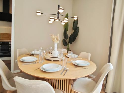 Φωτογραφία από το άλμπουμ του NEU! KINGS-Apartment - 300m zum Bahnhof - 6 Personen - Küche - Gerberplatz σε Μέμινγκεν