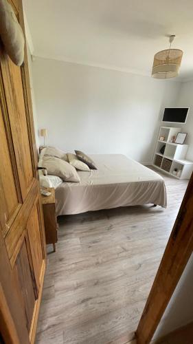 a bedroom with a bed and a wooden floor at Chambre au Mas des Fontaines in Jonquières-et-Saint-Vincent