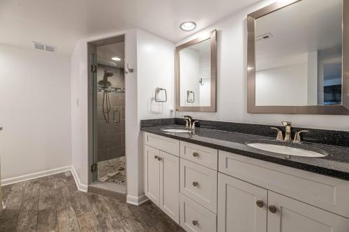 Koupelna v ubytování K0512 Heron Cove 203N - Flex Stays, Luxury, Nags Head Oceanfront SPACIOUS Condo, Pool!