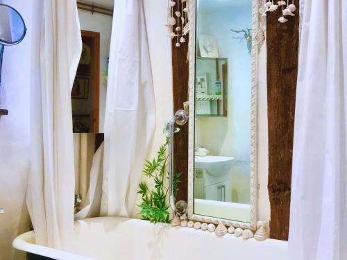 a bathroom with a mirror and a sink at The Gypsy Knot in Wells next the Sea
