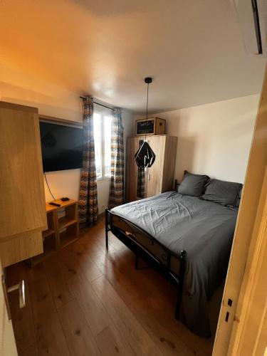 Katil atau katil-katil dalam bilik di Townhouse with garden