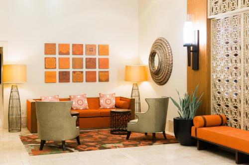 a living room with two chairs and a couch at Scottsdale Marriott at McDowell Mountains in Scottsdale