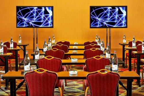 a group of tables and chairs in a room at Scottsdale Marriott at McDowell Mountains in Scottsdale