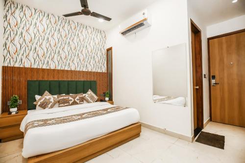 Katil atau katil-katil dalam bilik di Hotel Platinum Stay InHouse Sanjha Chulha Restaurant