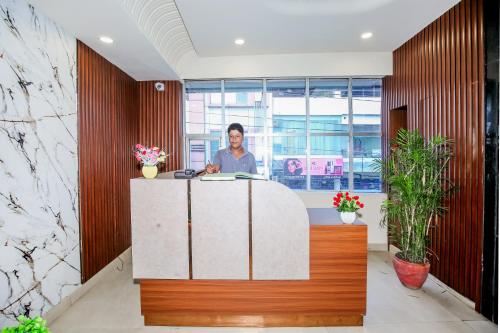 Lobi atau kawasan kaunter penerimaan di Hotel Platinum Stay InHouse Sanjha Chulha Restaurant