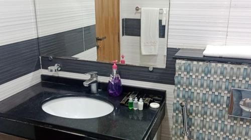 Un baño de Centaurus Luxe 1BHK with Breakfast