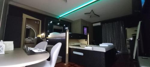 Postel nebo postele na pokoji v ubytování Boutique Roma D'Autore - Il Nido d'Amore