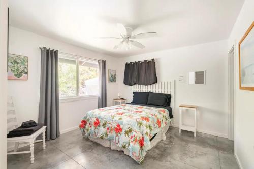 a bedroom with a bed and a ceiling fan at Cozy Volcanic Rainforest House in Volcano