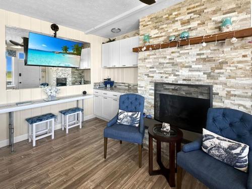 Η κουζίνα ή μικρή κουζίνα στο Admiral's Quarters condo