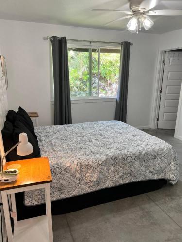 a bedroom with a bed and a window at Cozy Volcanic Rainforest House in Volcano