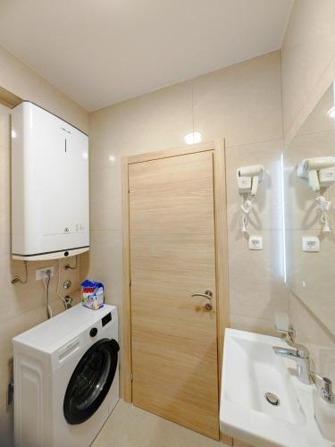 Koupelna v ubytování Modern City Apartment Budva3-Central Location,5 min to Beach